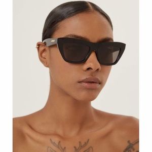 NWT BOTTEGA VENETA CAT EYE 55mm Sharp Wayfarer in Black & Grey